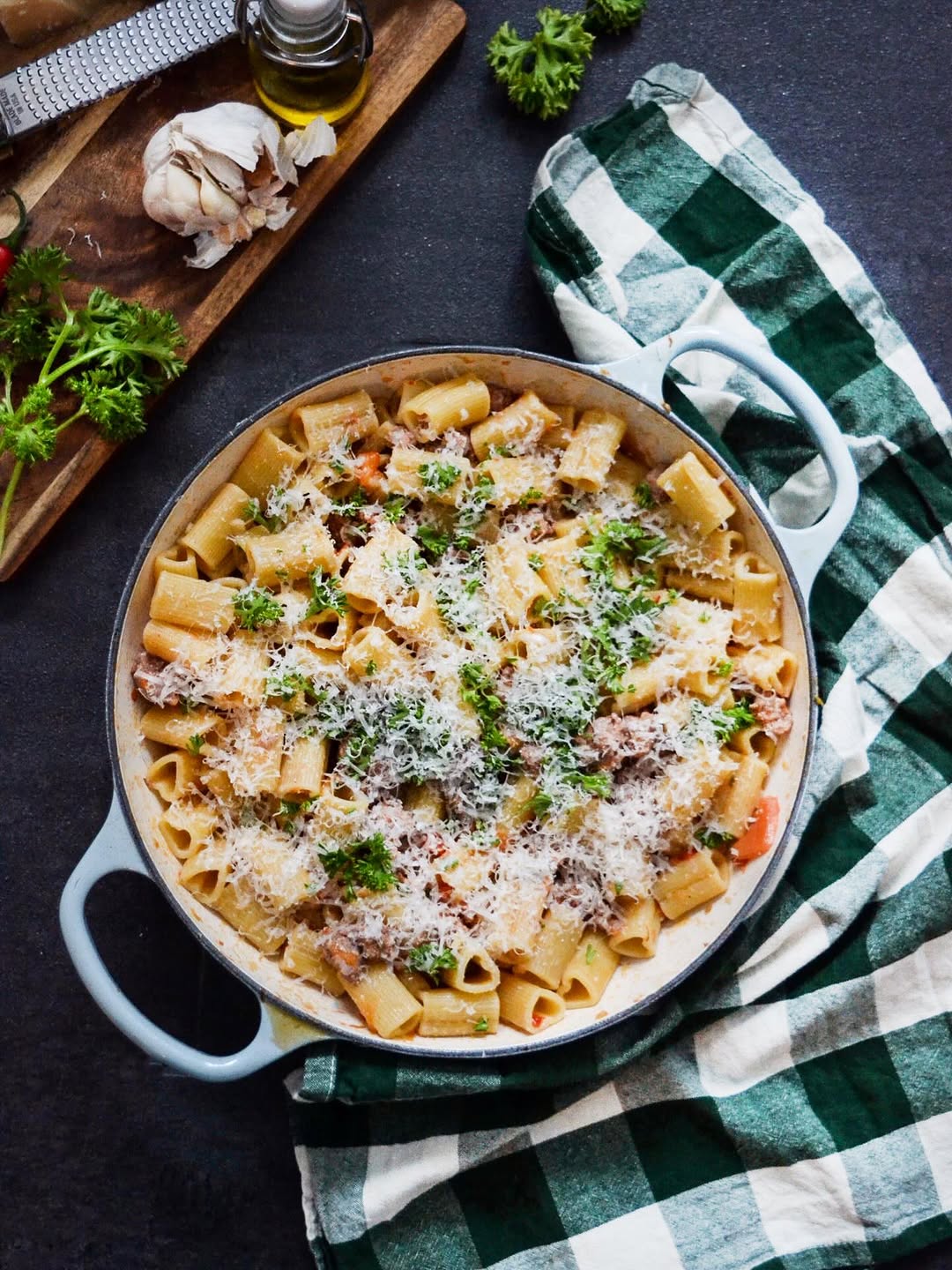 Helgpasta med fänkål, chili och salsiccia