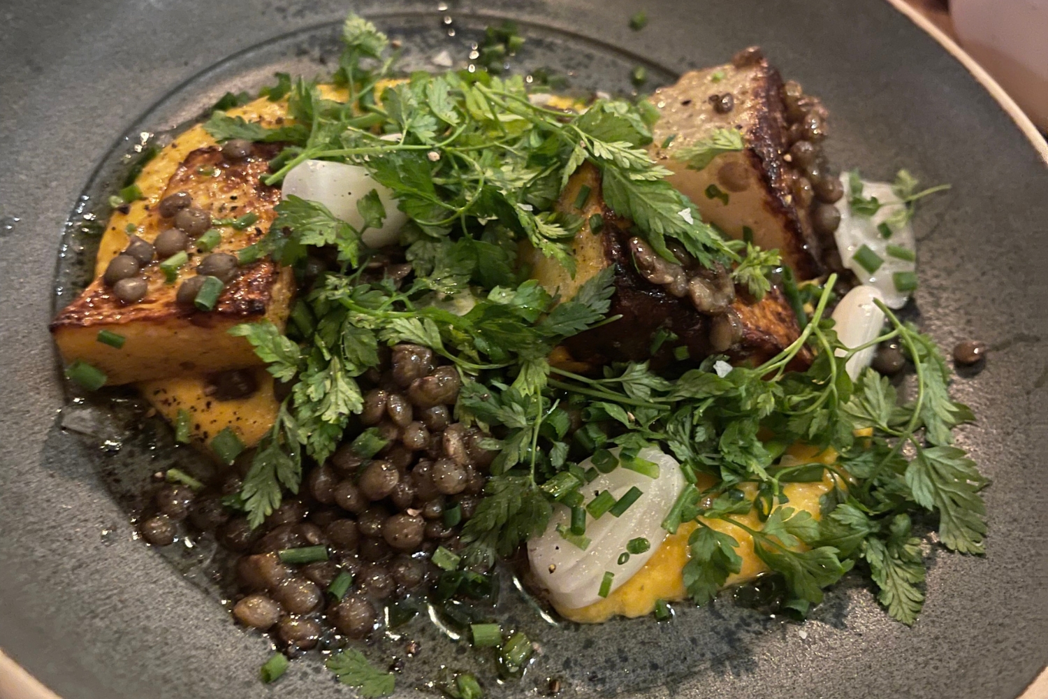 Bräserade rotfrukter med puylinser