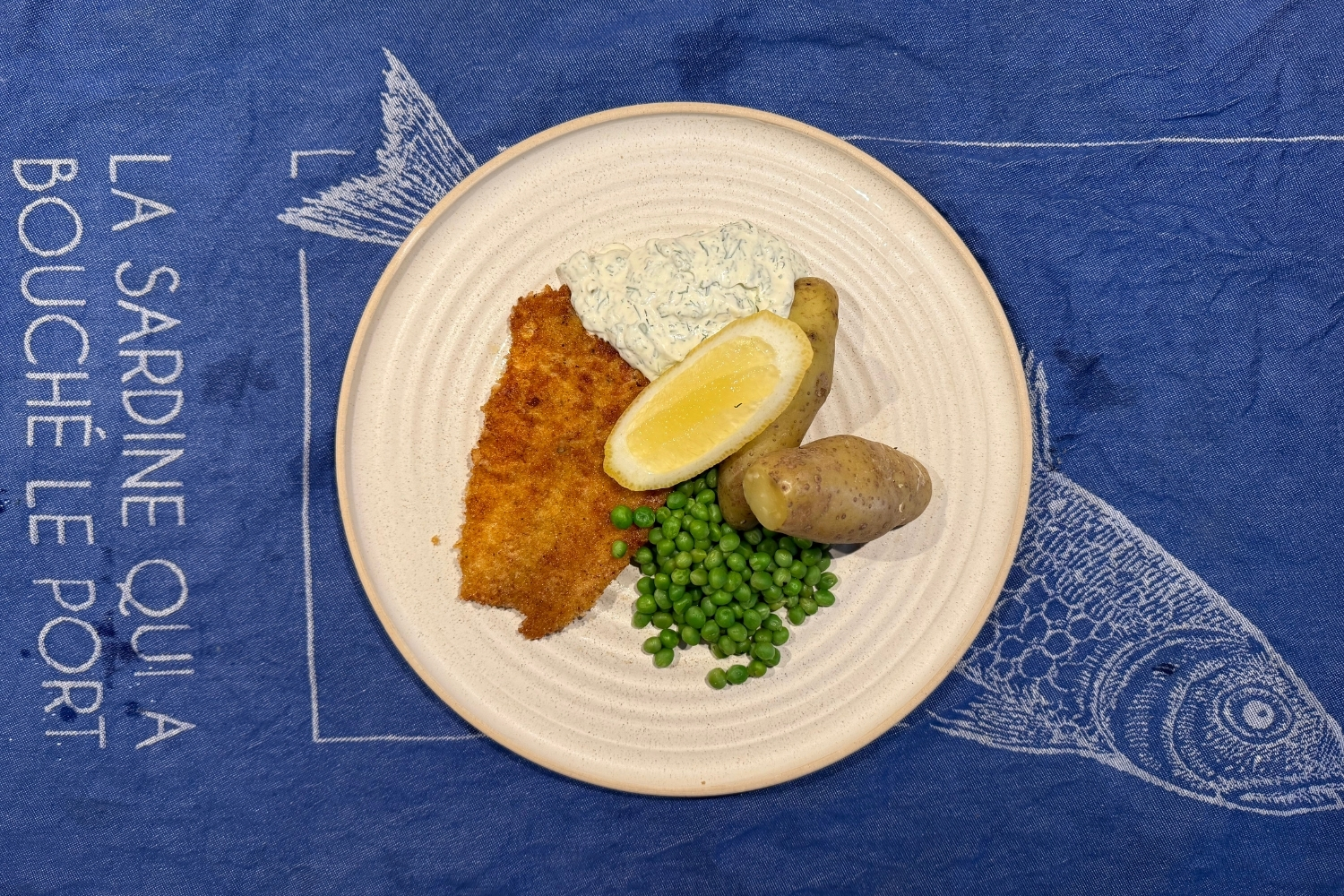 Panerad kolja med kall dillsås