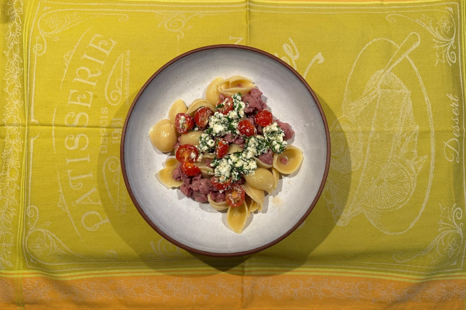 Salsicciapasta med Fetaost & Persilja