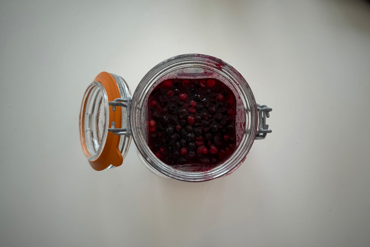 Vinbärssylt med vanilj och citron