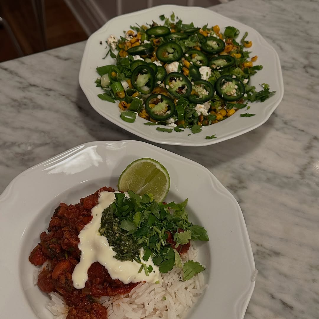 Chili con Carne på lammfärs med salsa verde och majssallad