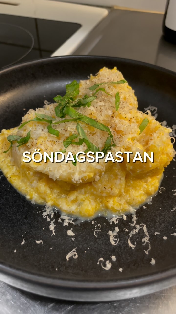 Conchiglioni med krämig sås på pumpa