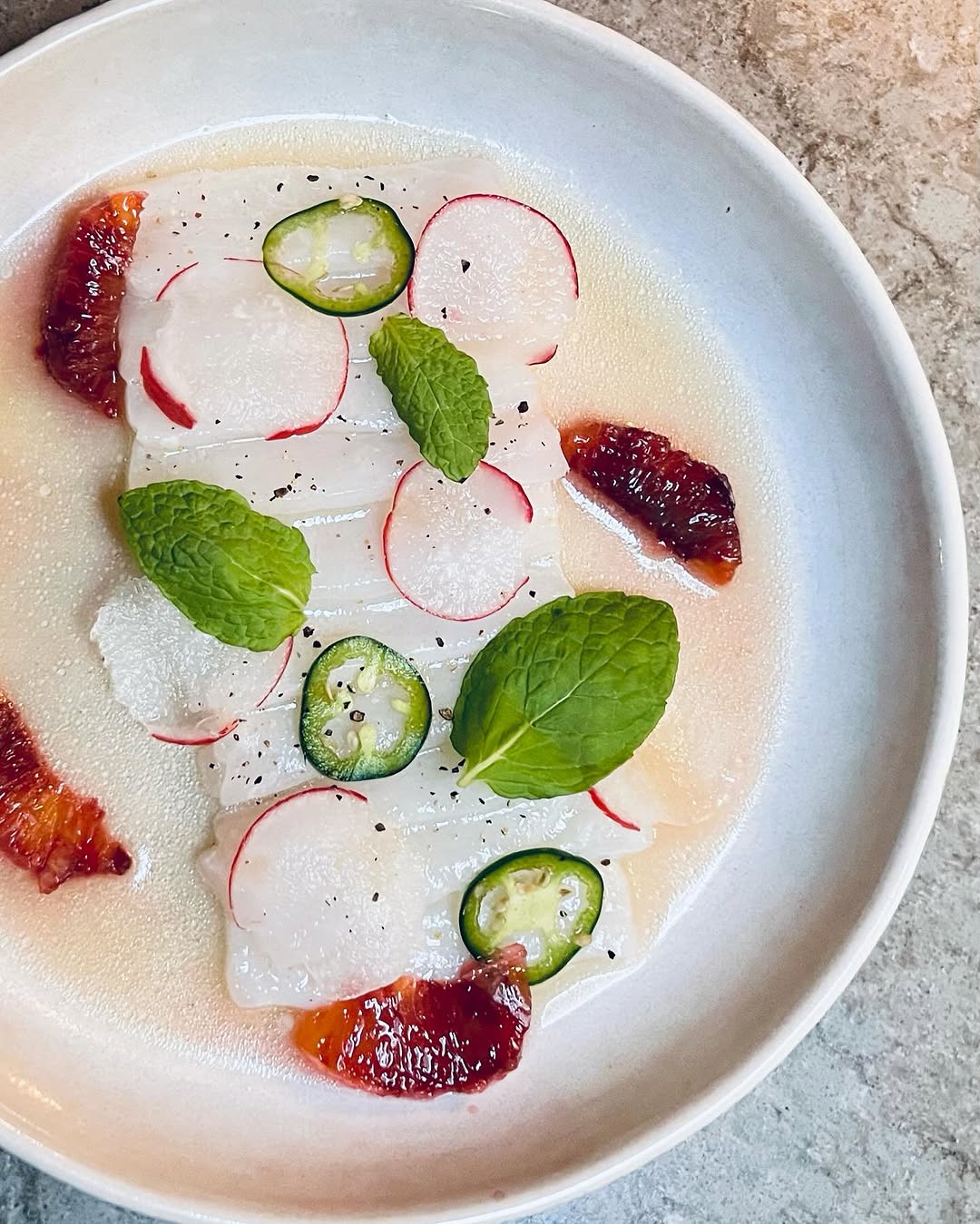 Crudo på hälleflundra och yuzu