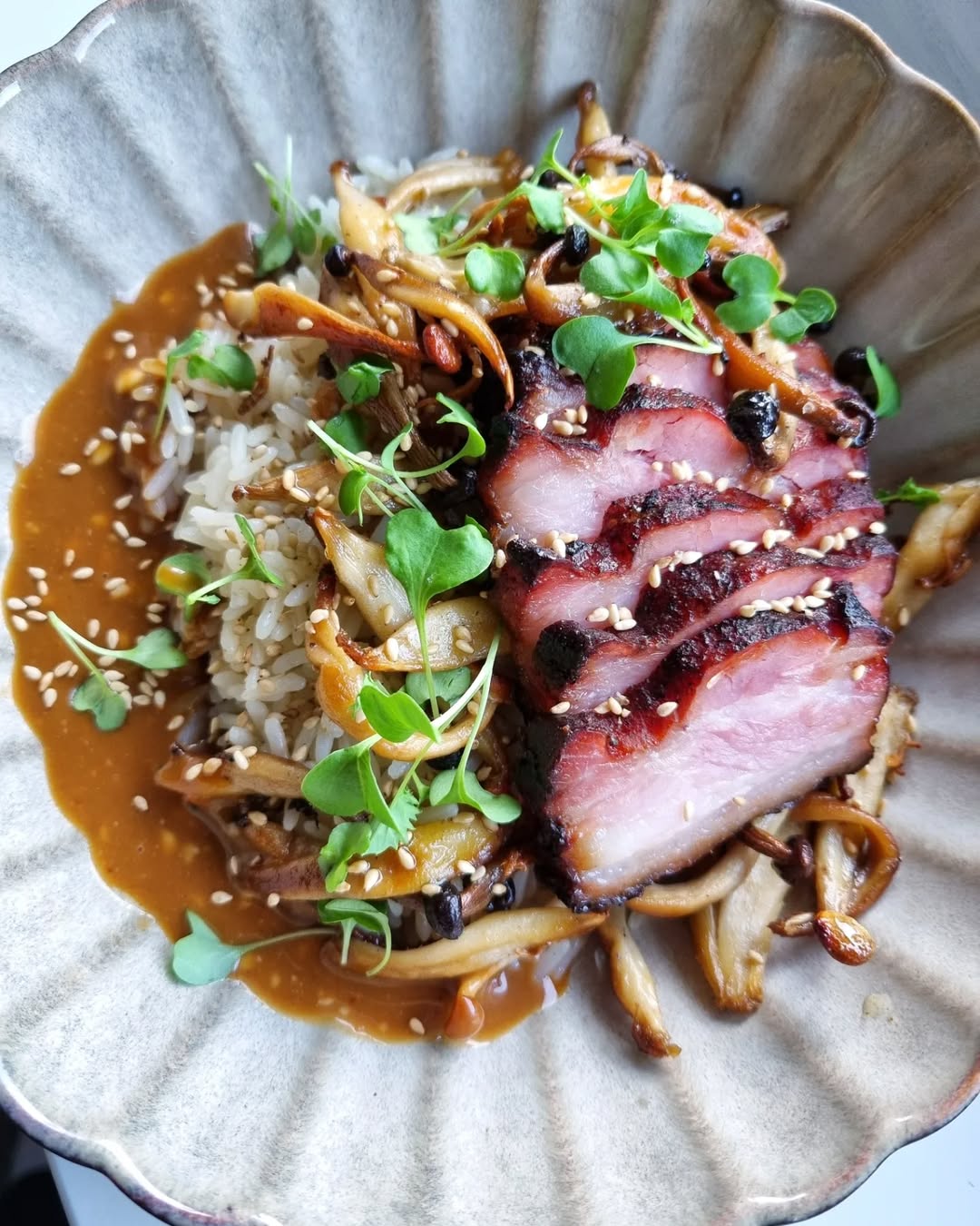 Grillad fläsksida med ris och teriyakysås