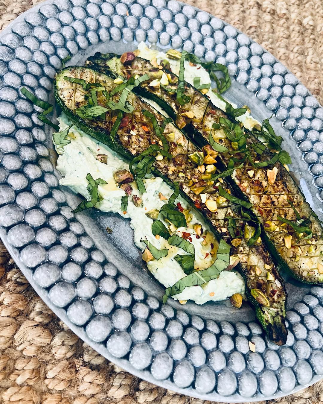 Grillad zucchini med ricotta- och fetaostkräm
