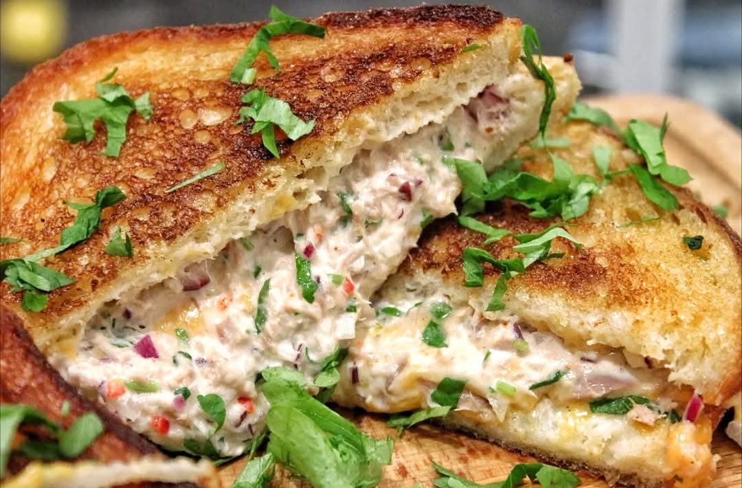 Hot tuna melt