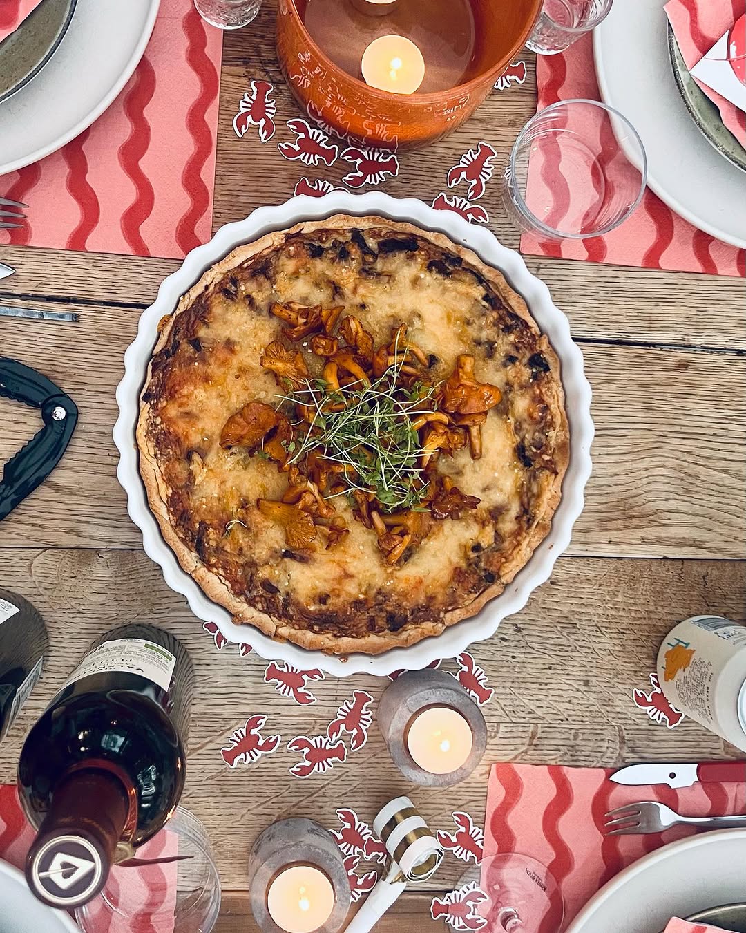 Kantarellpaj med västerbottenost och färska örter