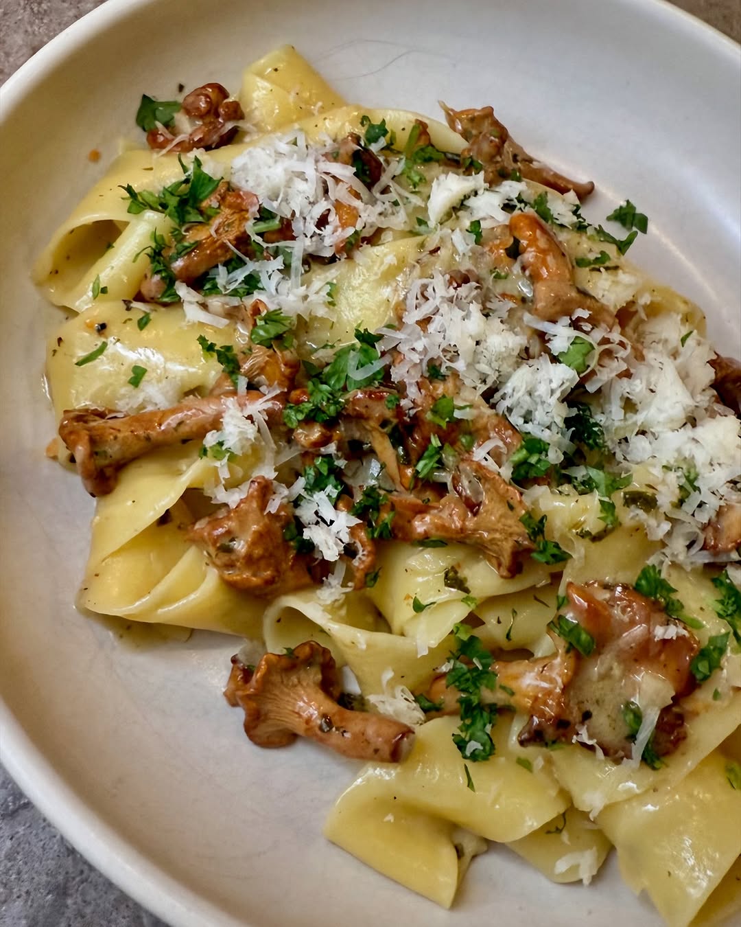 Kantarellpasta med pappardelle och parmesan