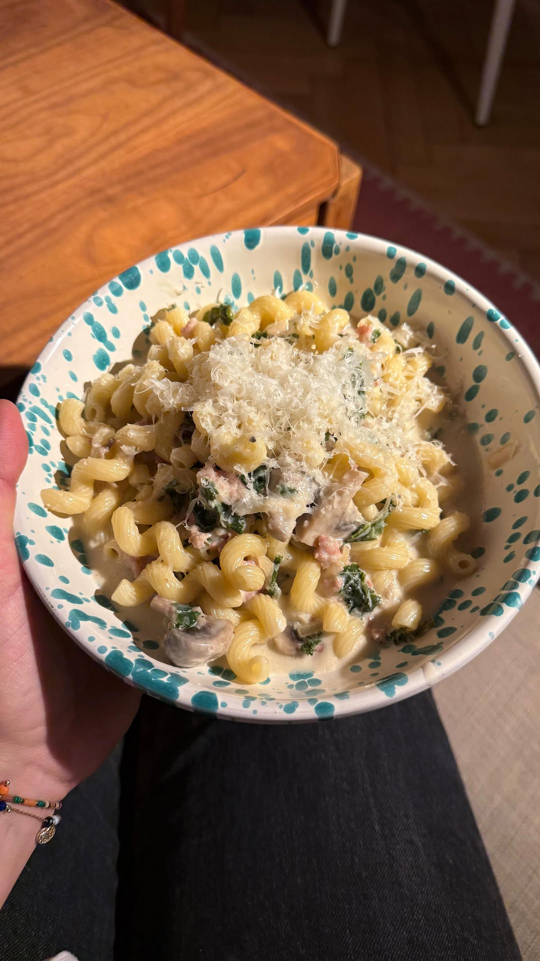 Krämig salsicciapasta med grönkål och taleggio