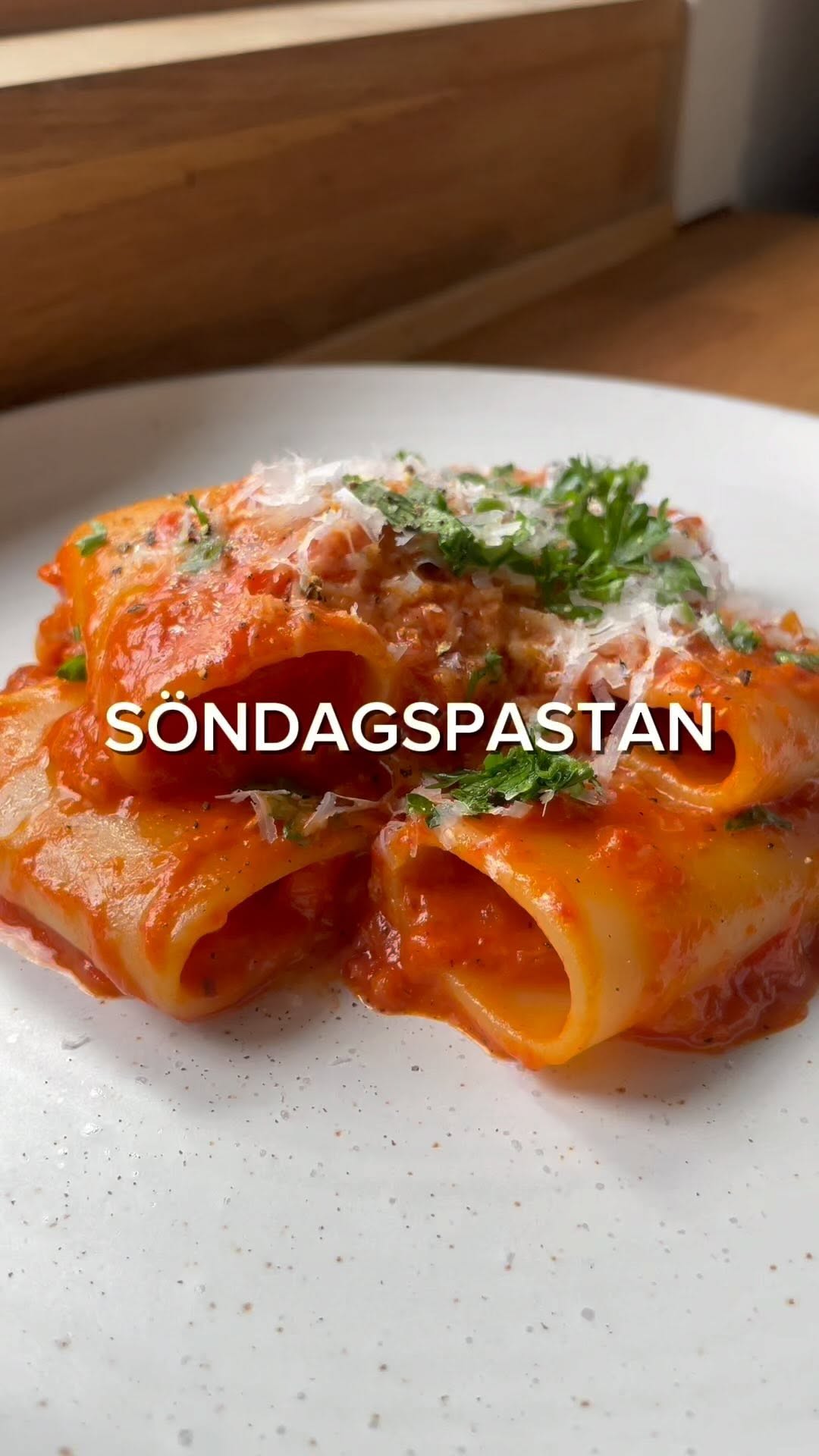 Pasta med grillad paprikasås