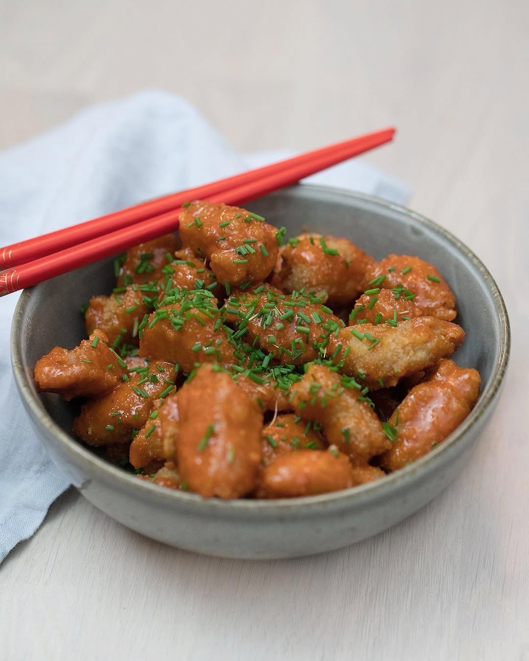 Popcornräkor med kryddig lönnsirapsmajonnäs