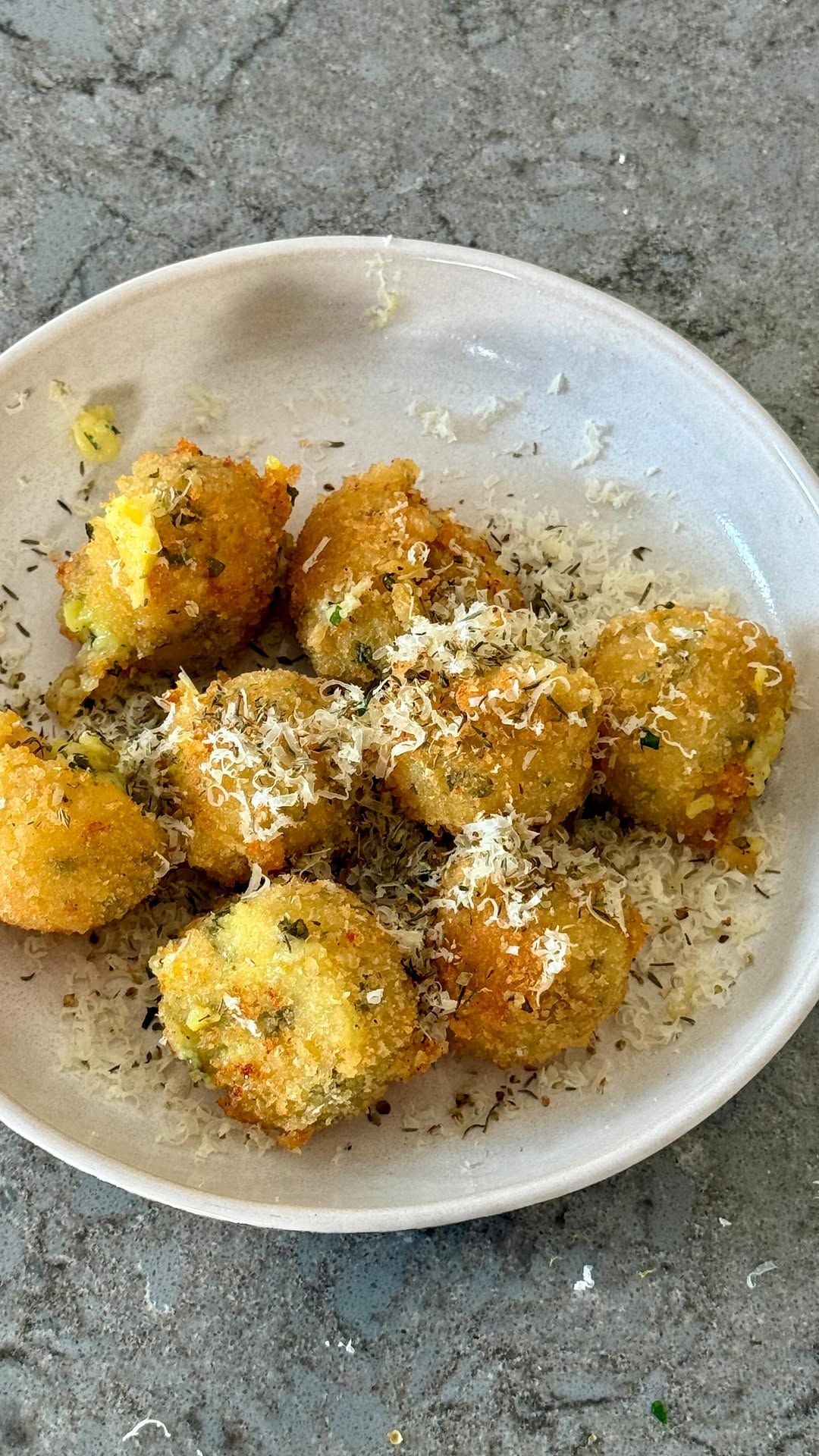 Potatis- och ostbollar Potatis- och ostbollar