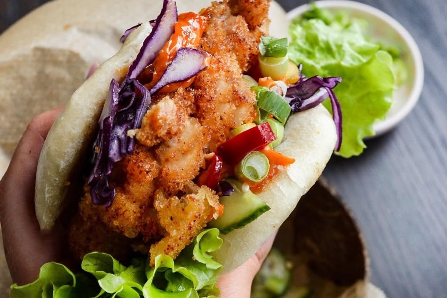 Bao buns med friterad kyckling Bao buns med friterad kyckling