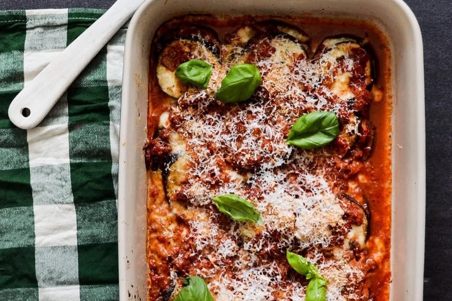 Lasagne gjord på aubergine och mycket ost