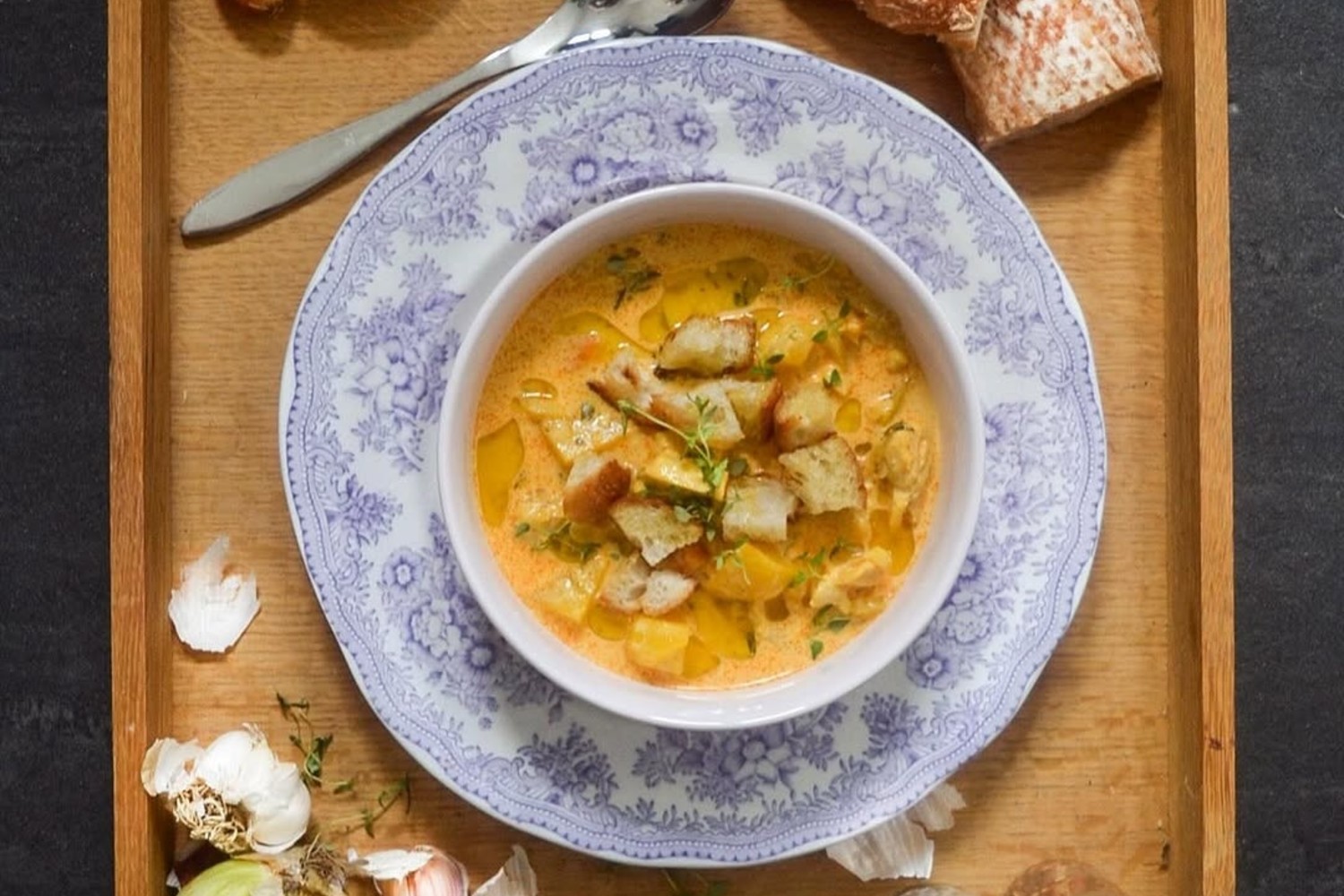 En krämig fisk- och skaldjurssoppa