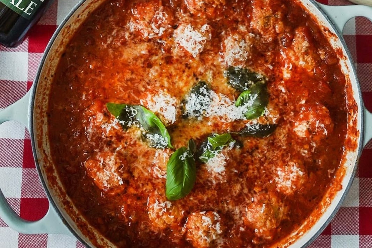 Frikadeller i tomatsås med pasta