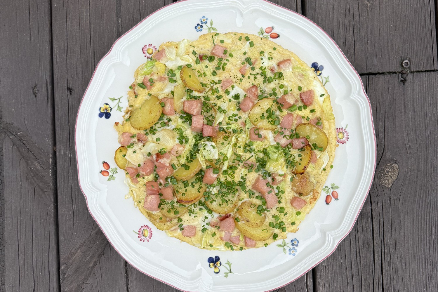 Frittata med korv och spetskål Frittata med korv och spetskål