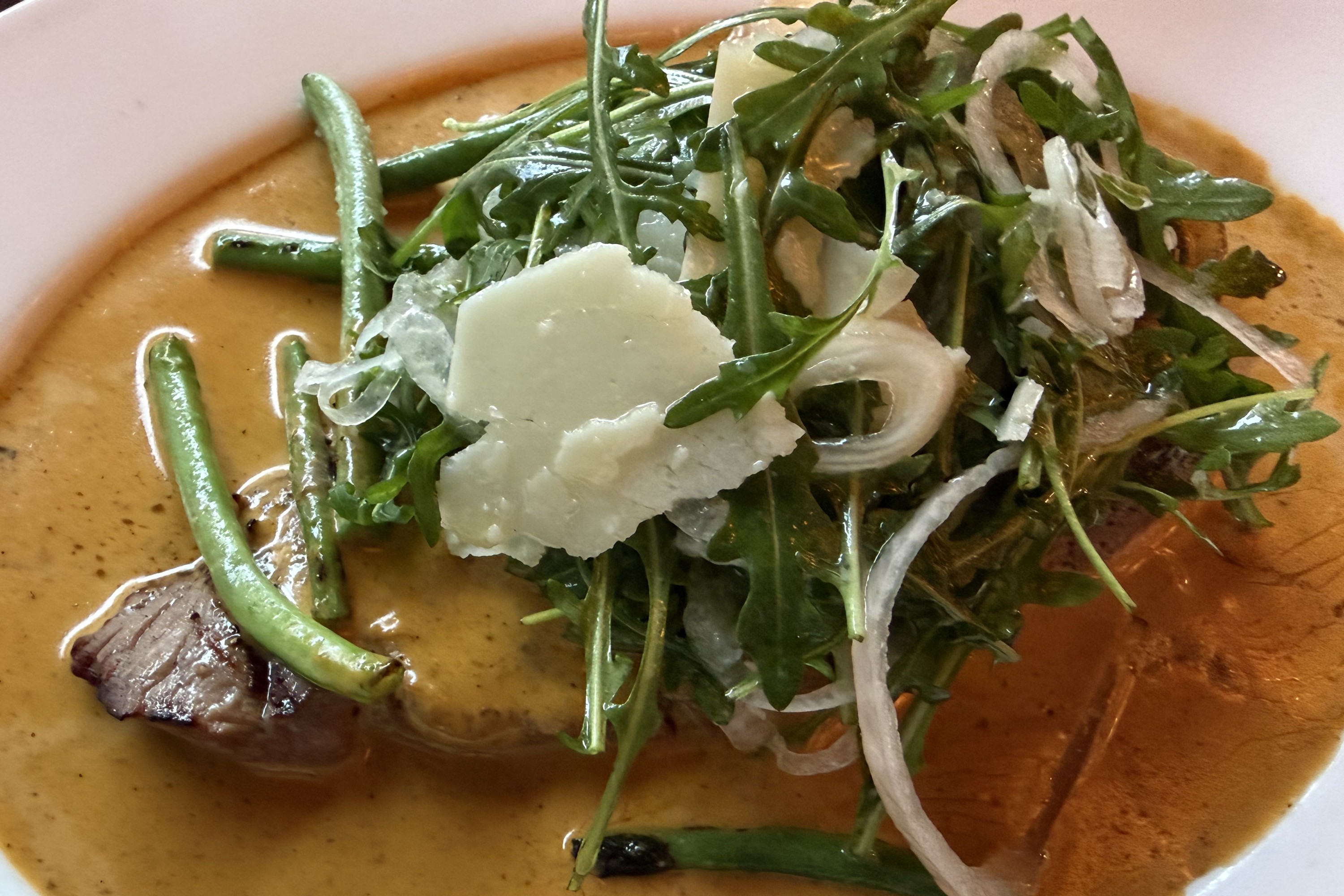 Grillad fläskkarre med pepparsås Grillad fläskkarre med pepparsås