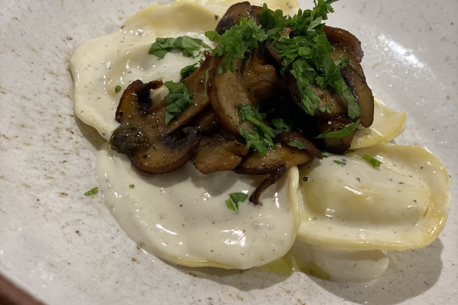 Krämig ricottafylld tortellini med smörstekt svamp Krämig ricottafylld tortellini med smörstekt svamp