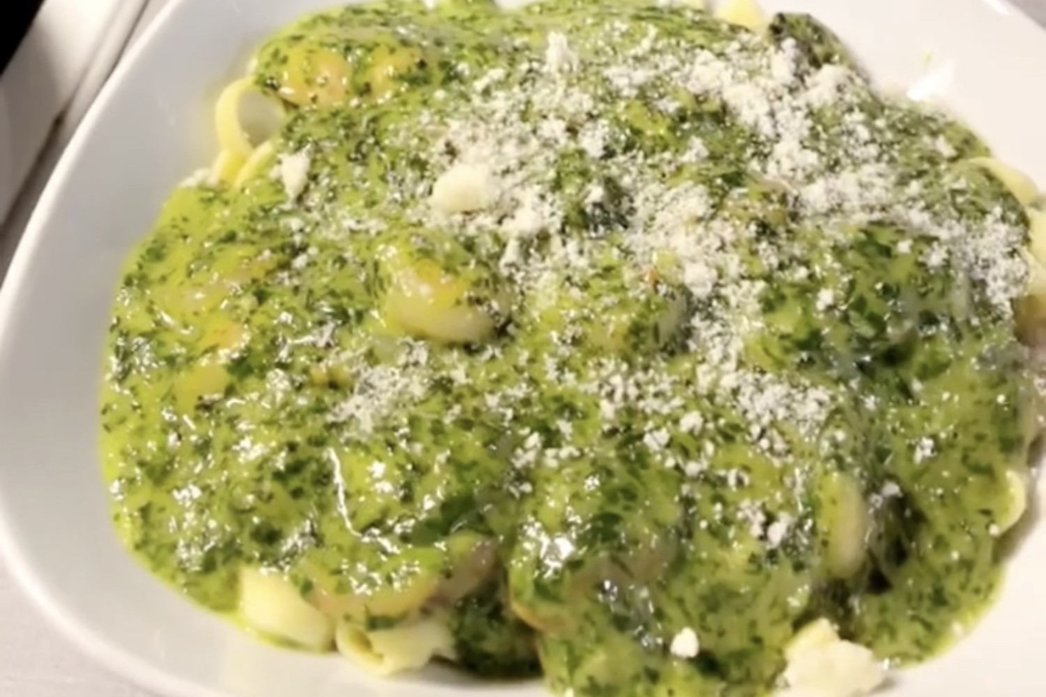 Krämig scampipasta med spenat & zucchini