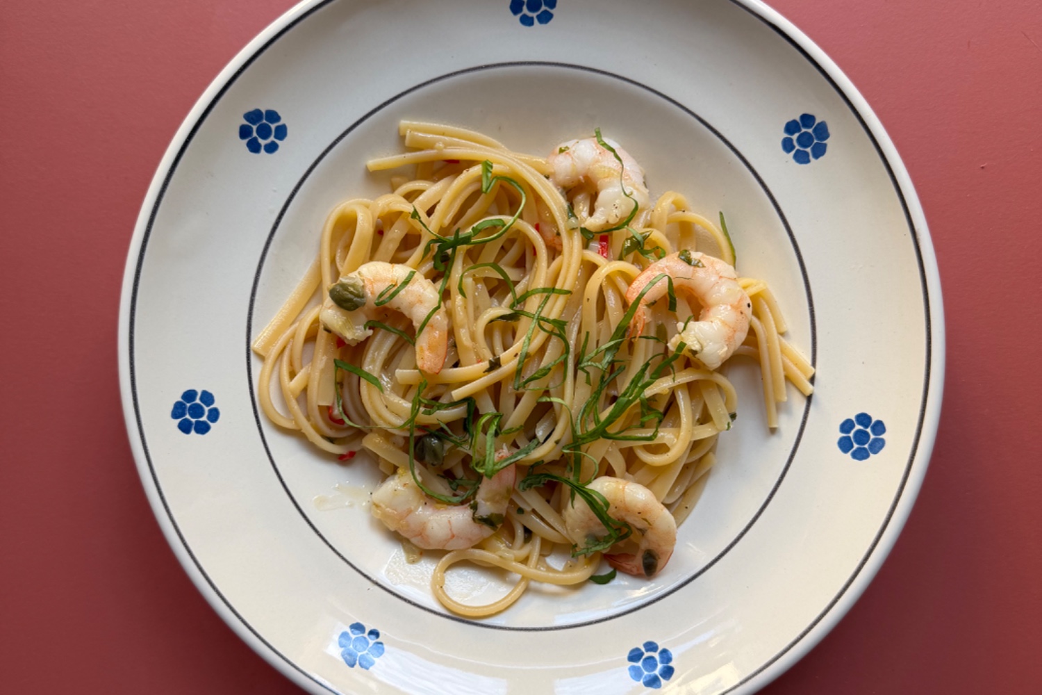 Pasta med vannameiräkor, citron och basilika