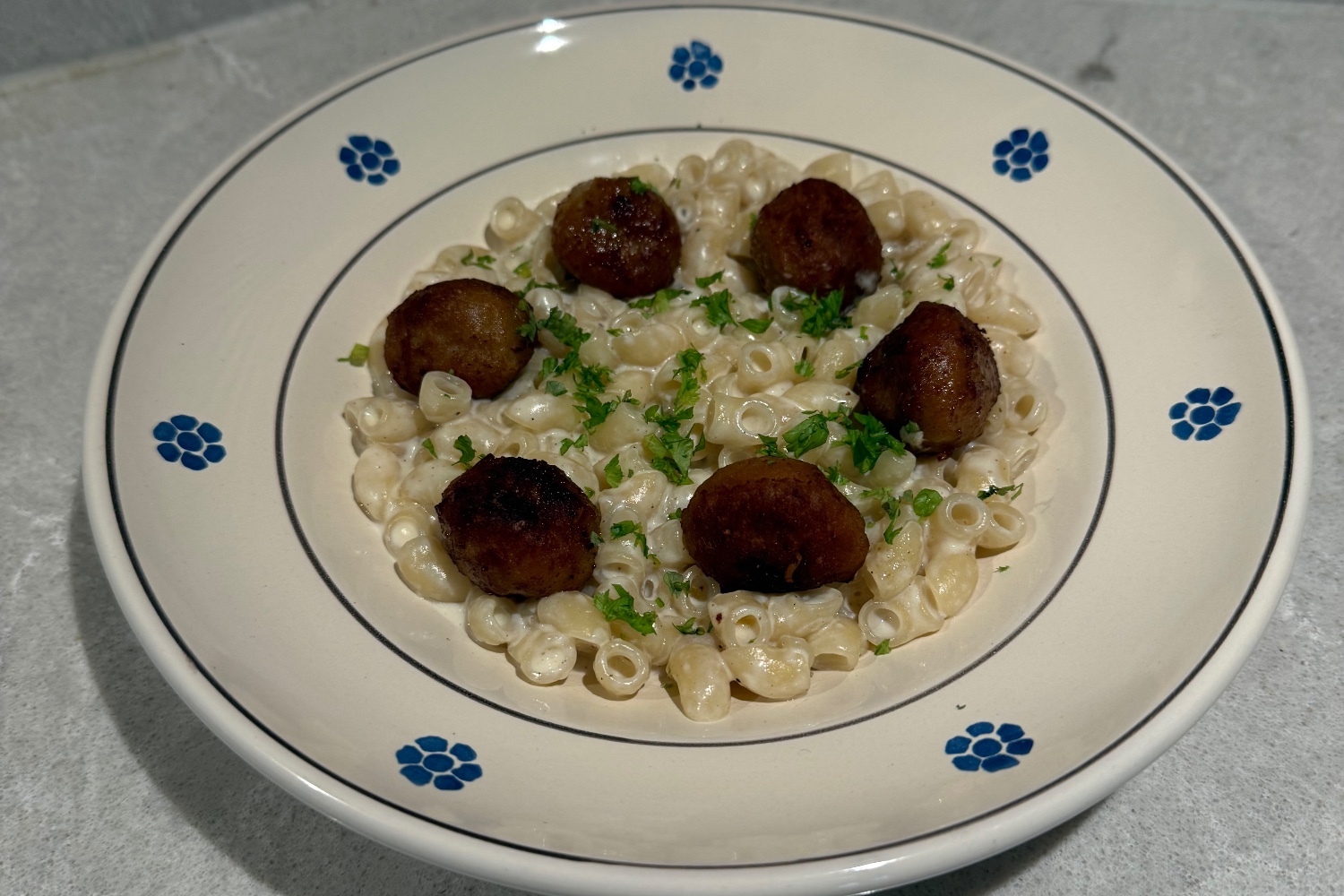 Stuvade makaroner med köttbullar