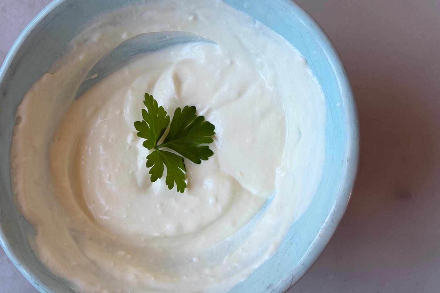 Yoghurtsås med vitlök