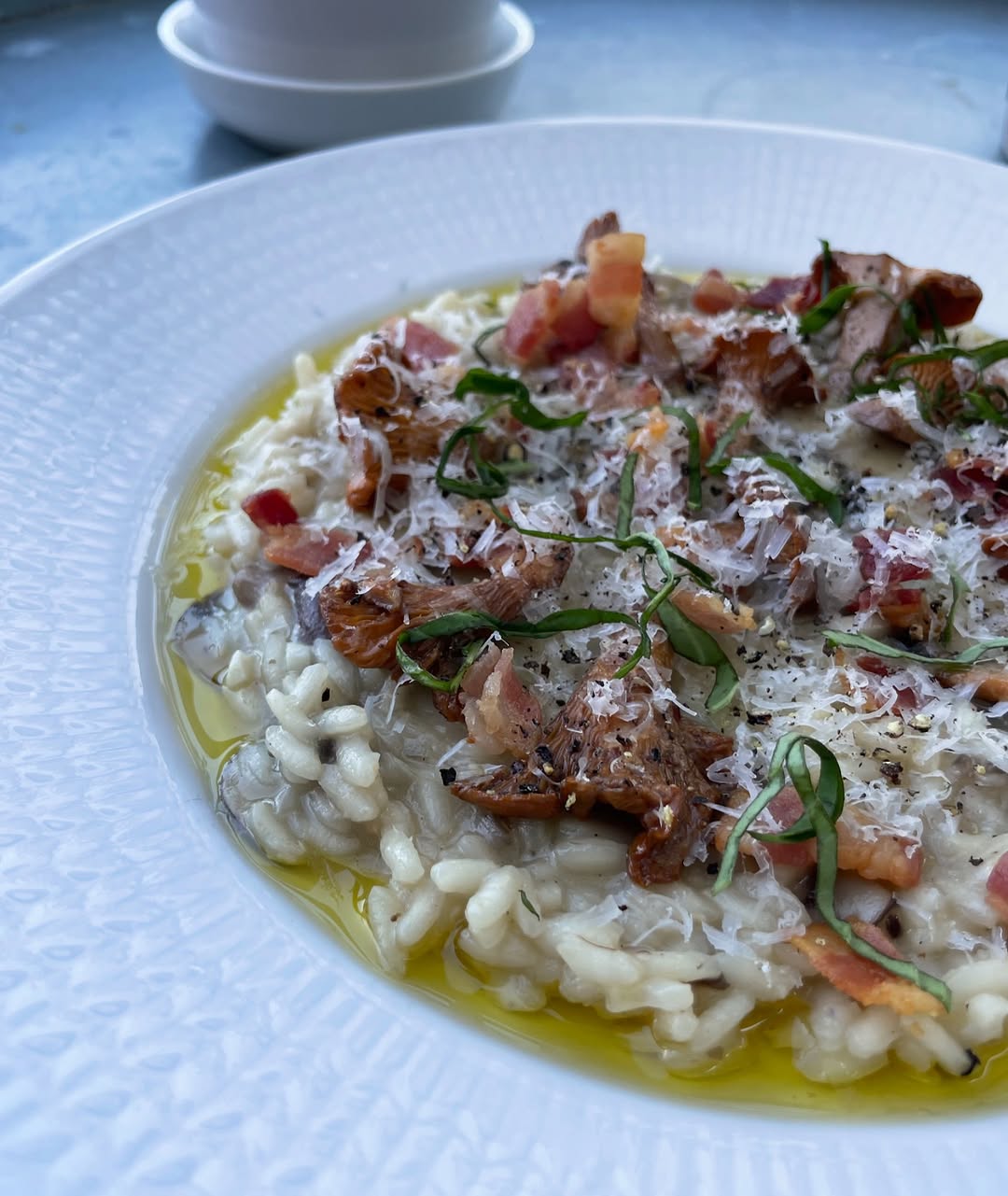 Risotto med kantareller, skogschampinjoner och pancetta