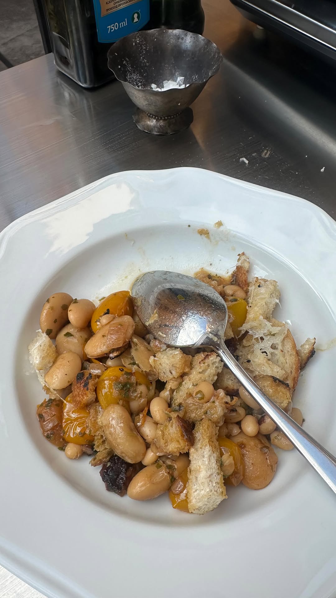 Rustik lunch med pancetta, bönor och parmesan