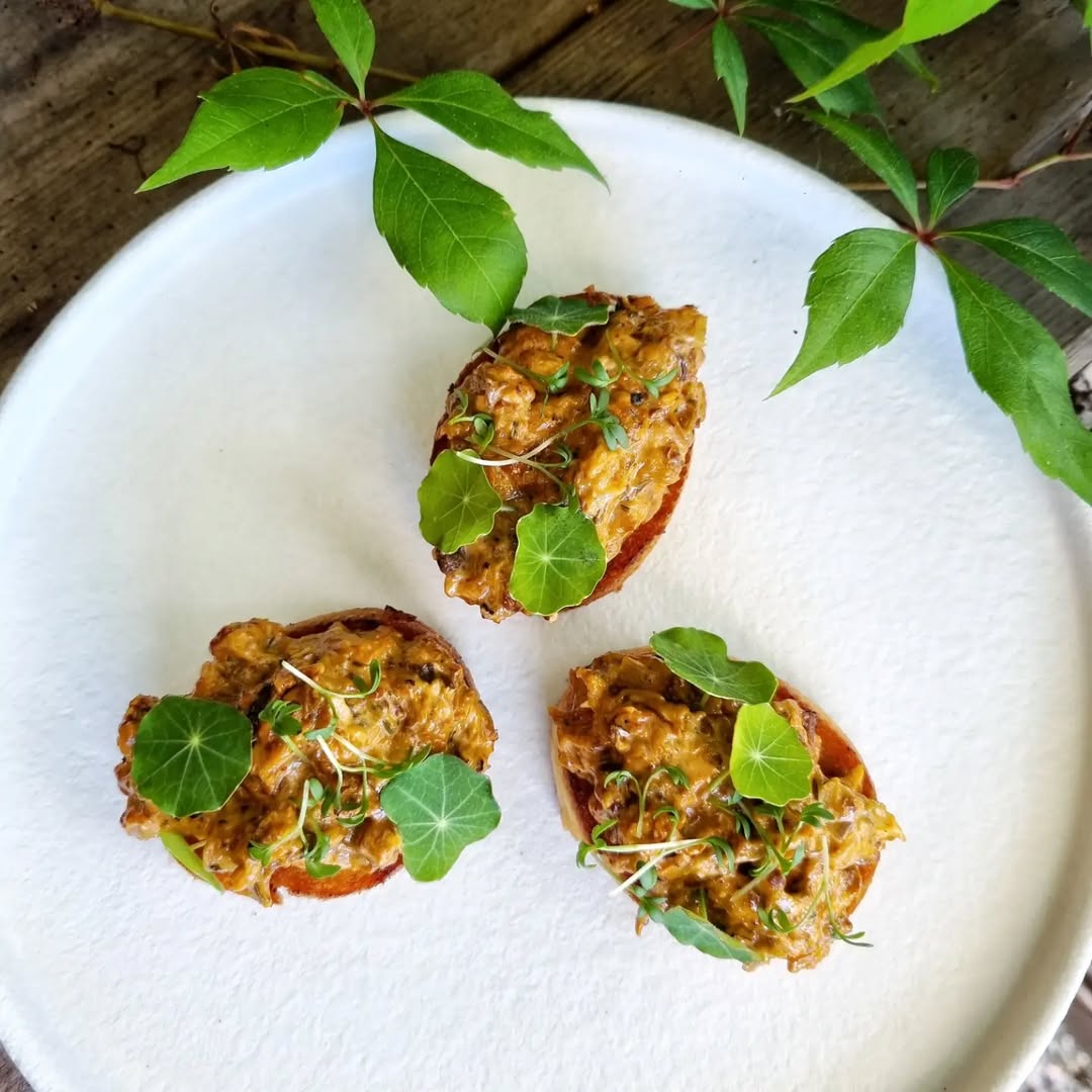Stekt baguett med kantarellcreme och krasse