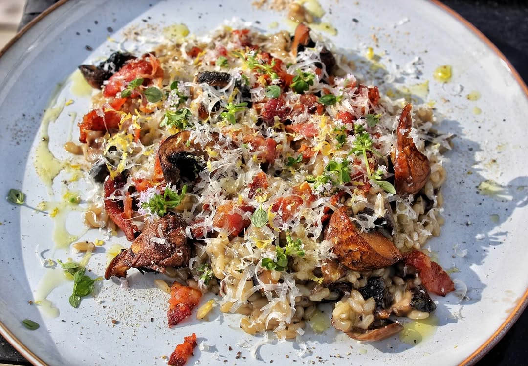 Svamprisotto med citrontimjan och knaprigt sidfläsk
